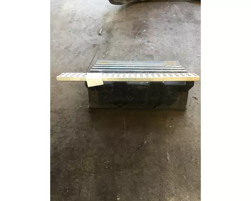 VOLVO VNM BATTERY BOX COVER