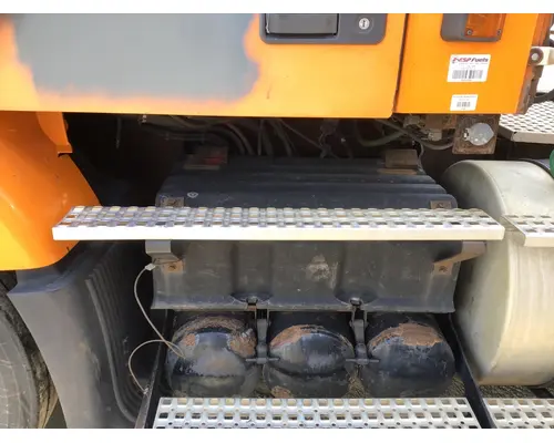 VOLVO VNM BATTERY BOX COVER