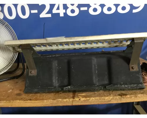 VOLVO VNM BATTERY BOX COVER