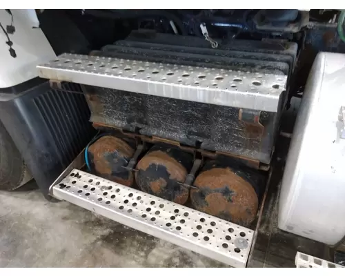 VOLVO VNM BATTERY BOX COVER