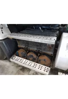 VOLVO VNM BATTERY BOX COVER