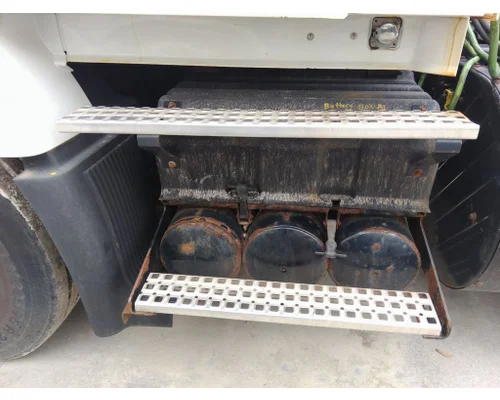 VOLVO VNM BATTERY BOX COVER