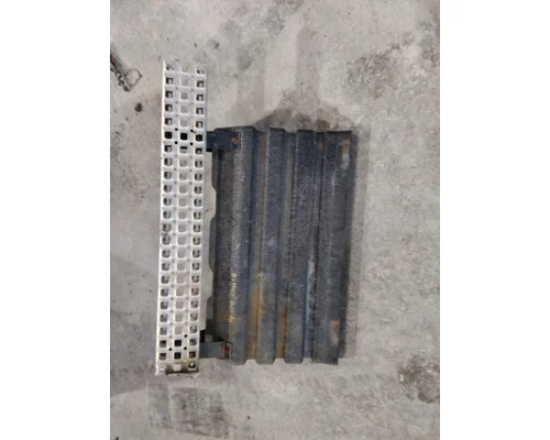 VOLVO VNM BATTERY BOX COVER