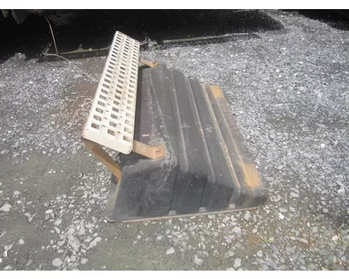 VOLVO VNM BATTERY BOX COVER