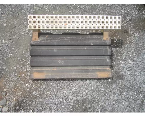 VOLVO VNM BATTERY BOX COVER