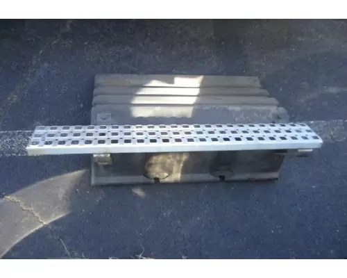 VOLVO VNM BATTERY BOX COVER