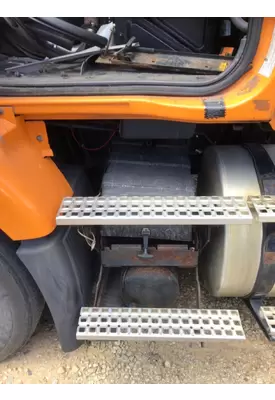 VOLVO VNM BATTERY BOX