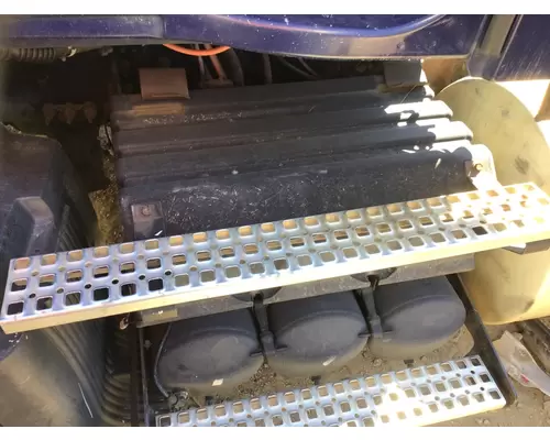 VOLVO VNM BATTERY BOX