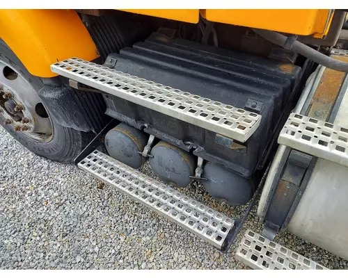 VOLVO VNM BATTERY BOX