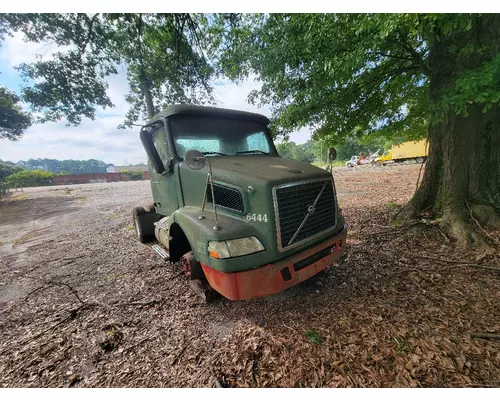 VOLVO VNM Bumper Assembly, Front