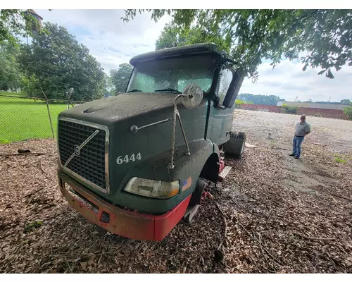 VOLVO VNM Bumper Assembly, Front