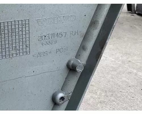 VOLVO VNM Bumper Assembly, Front