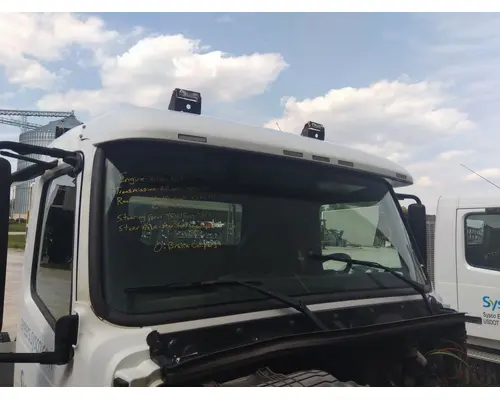 VOLVO VNM CAB CLIP
