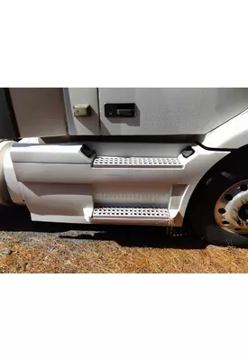 VOLVO VNM CAB SKIRT/SIDE FAIRING