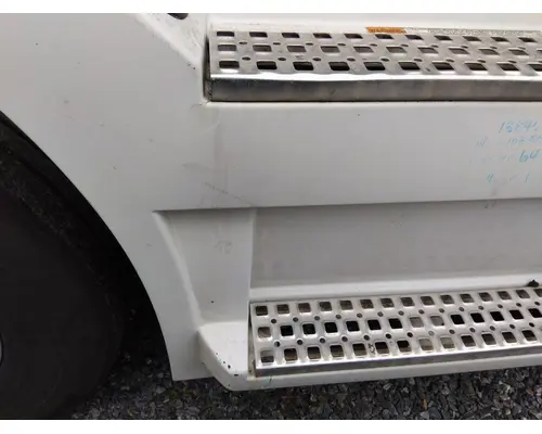 VOLVO VNM CAB SKIRTSIDE FAIRING