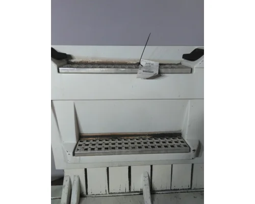 VOLVO VNM CAB SKIRTSIDE FAIRING