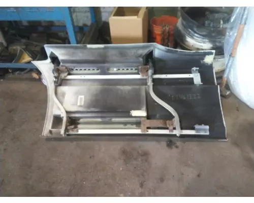 VOLVO VNM CAB SKIRTSIDE FAIRING