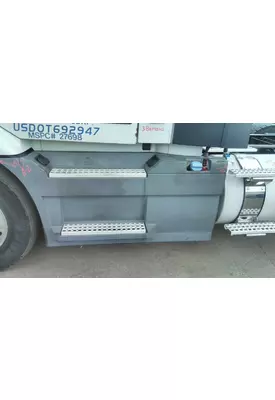 VOLVO VNM CAB SKIRT/SIDE FAIRING