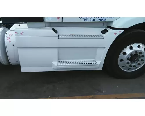 VOLVO VNM CAB SKIRTSIDE FAIRING