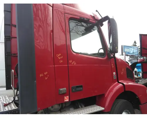 VOLVO VNM CAB