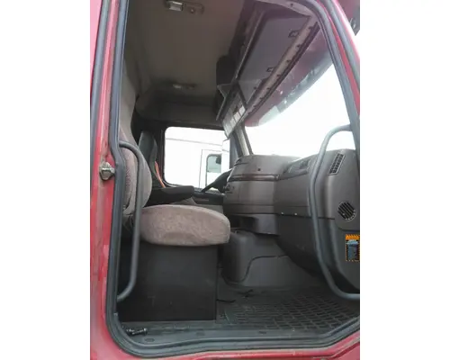VOLVO VNM CAB