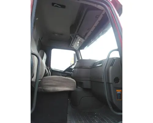 VOLVO VNM CAB