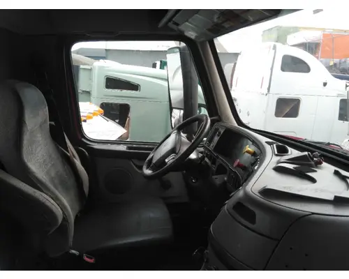 VOLVO VNM CAB