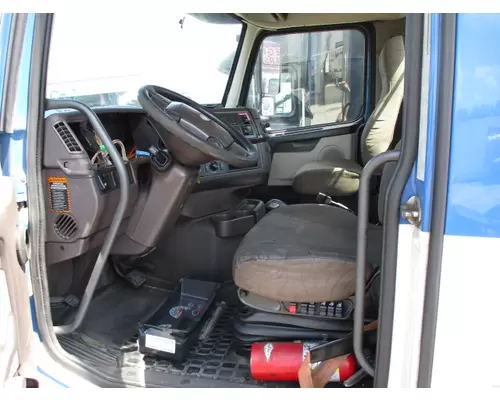 VOLVO VNM CAB