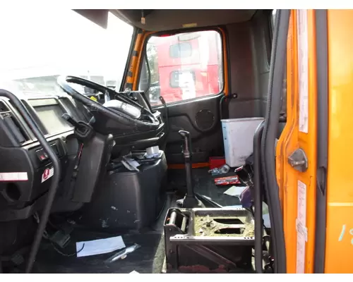 VOLVO VNM CAB