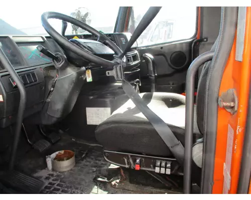 VOLVO VNM CAB