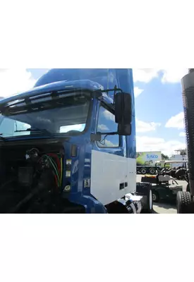 VOLVO VNM CAB