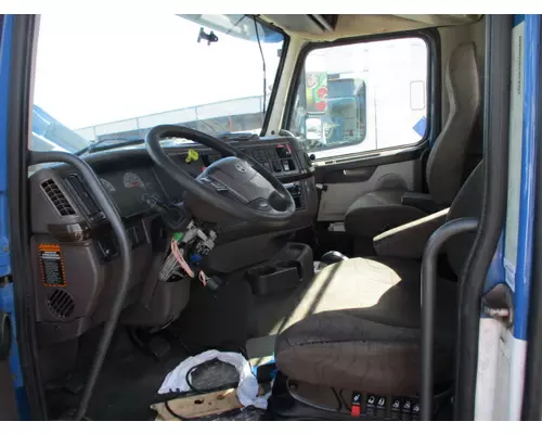 VOLVO VNM CAB