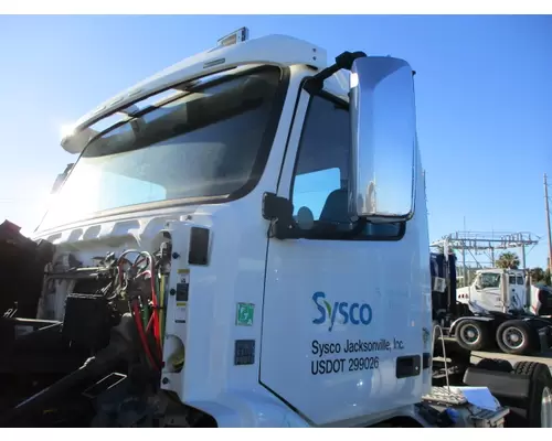 VOLVO VNM CAB
