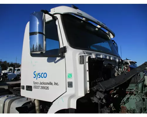 VOLVO VNM CAB