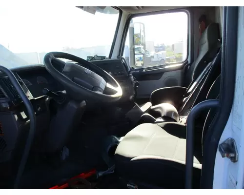 VOLVO VNM CAB
