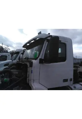 VOLVO VNM CAB
