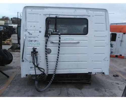VOLVO VNM CAB