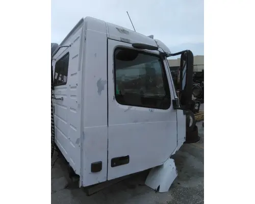 VOLVO VNM CAB