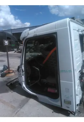 VOLVO VNM CAB