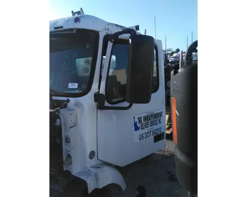 VOLVO VNM CAB