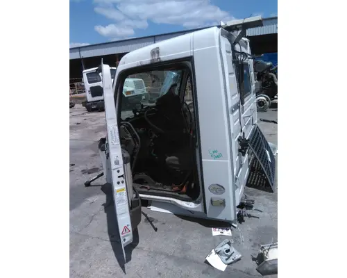 VOLVO VNM CAB
