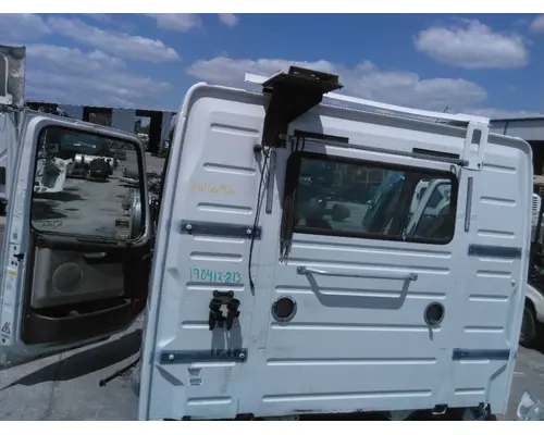 VOLVO VNM CAB