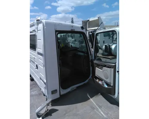 VOLVO VNM CAB