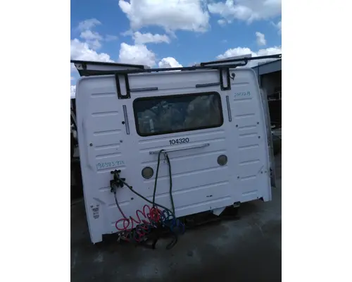 VOLVO VNM CAB