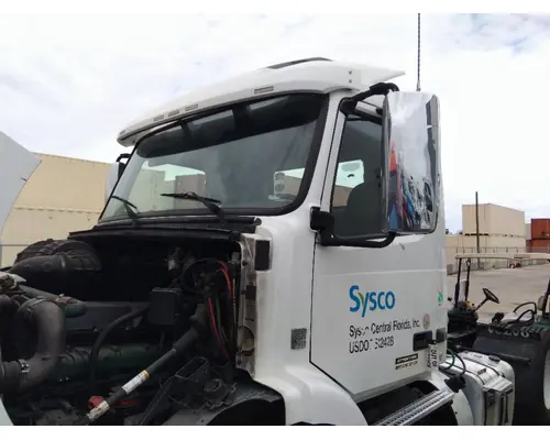 VOLVO VNM CAB