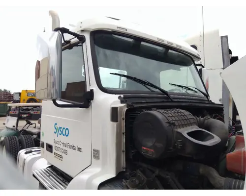 VOLVO VNM CAB