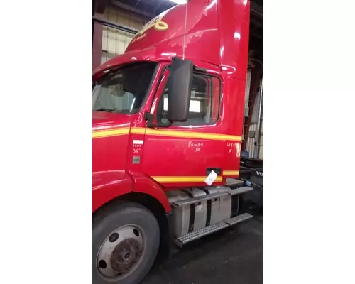 VOLVO VNM CAB