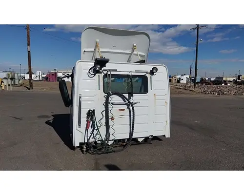 VOLVO VNM CAB