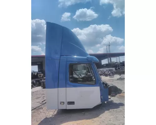 VOLVO VNM CAB