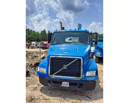 VOLVO VNM CAB